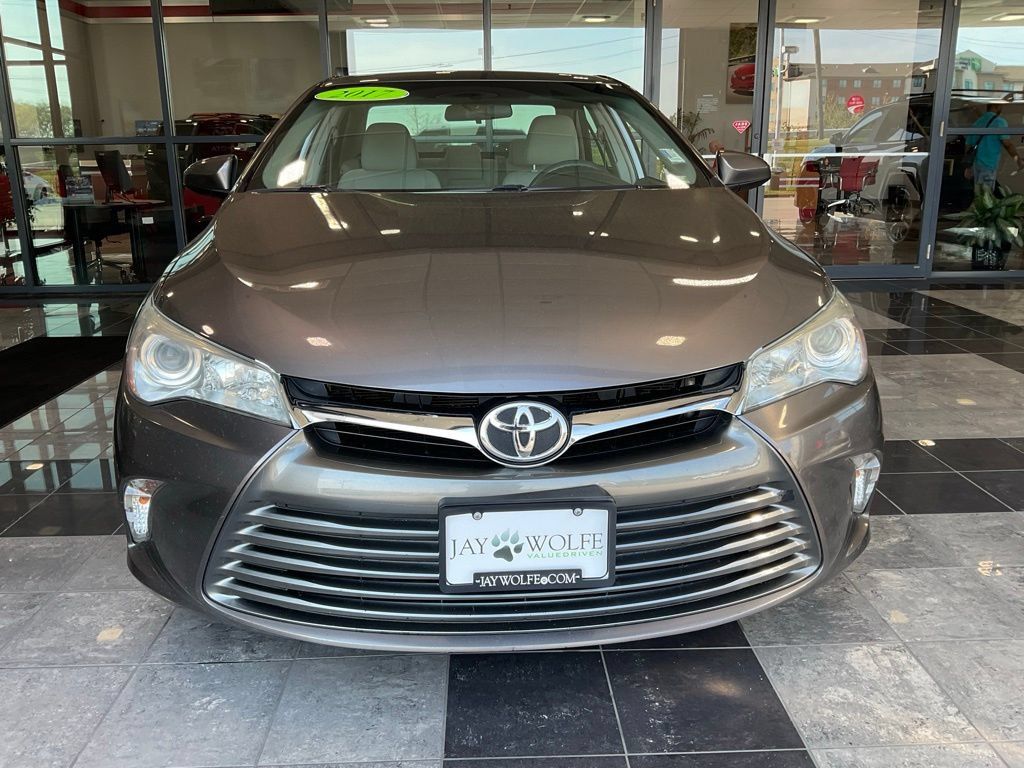 Used 2017 Toyota Camry LE FWD image 2