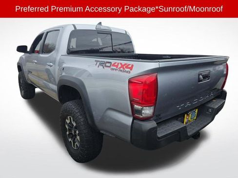 Used 2017 Toyota Tacoma TRD Off-Road w/ Premium & Technology Package image 2