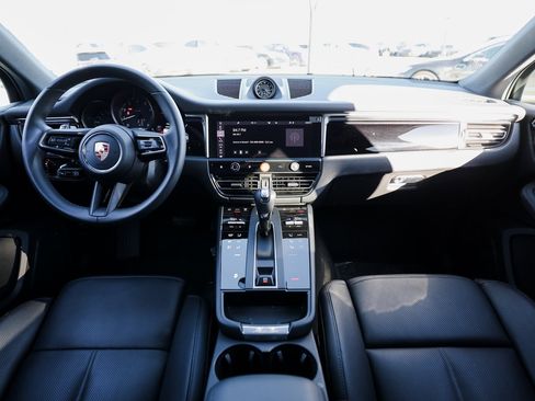 Certified 2025 Porsche Macan image 25