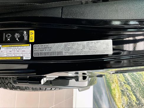 Used 2022 Jeep Wrangler Unlimited Rubicon w/ Xtreme Recon 35" Tire Package AWD/4WD image 34