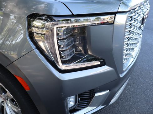 Used 2022 GMC Yukon Denali AWD/4WD image 11