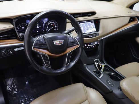 Used 2018 Cadillac XT5 Platinum w/ Driver Assist Package image 6
