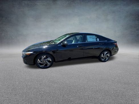 New 2025 Hyundai Elantra Limited image 10