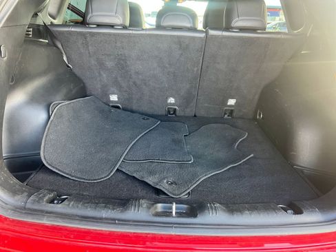 Used 2025 Jeep Compass Limited image 31