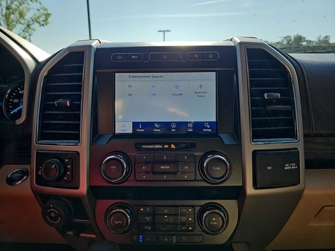 Used 2020 Ford F150 Lariat w/ Max Trailer Tow Package AWD/4WD image 24