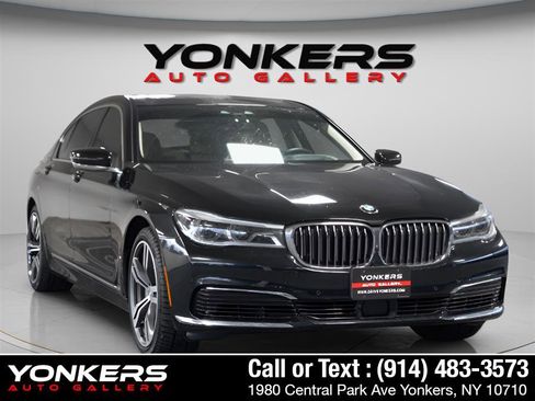 Used 2019 BMW 750i xDrive w/ Executive Package image 16