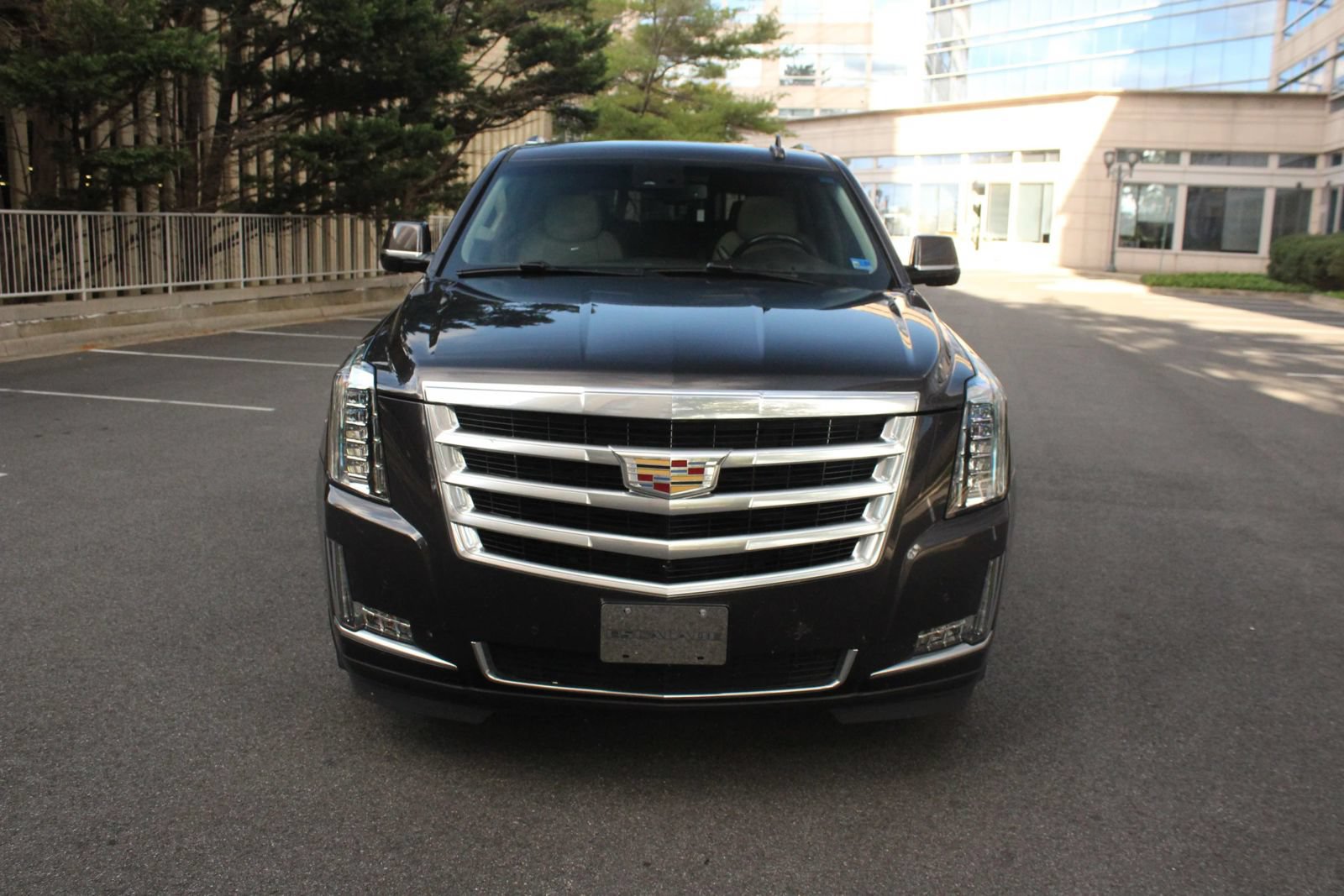 Used 2016 Cadillac Escalade Luxury AWD/4WD image 3