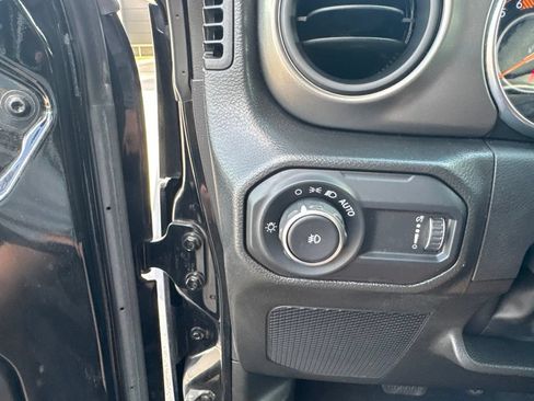 Used 2023 Jeep Wrangler Unlimited Sport AWD/4WD image 43