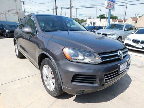 Used 2013 Volkswagen Touareg Sport image 1