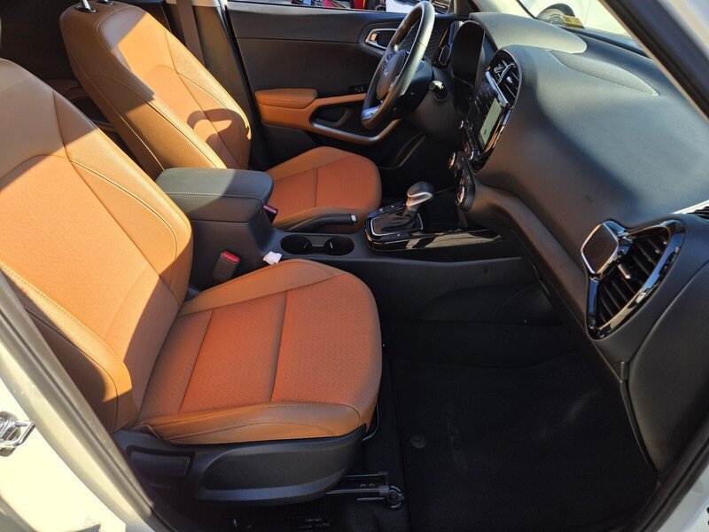Certified 2025 Kia Soul EX FWD image 16