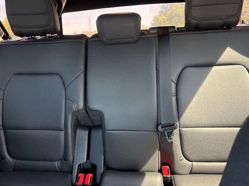 Used 2023 Ford Bronco Badlands image 13