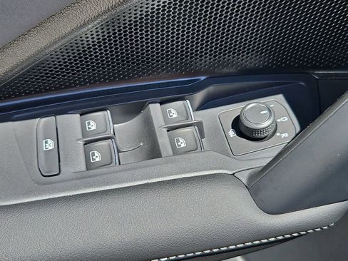 New 2026 Volkswagen Tiguan SE AWD/4WD image 17