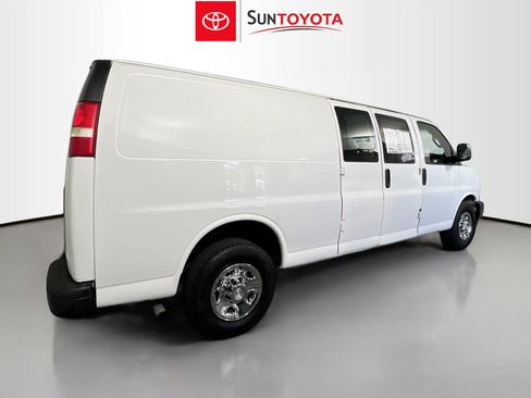 Used 2017 Chevrolet Express 3500 Work Van image 4