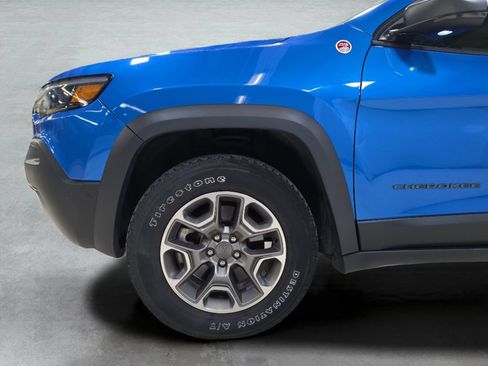 Used 2021 Jeep Cherokee Trailhawk w/ Technology Group AWD/4WD image 24