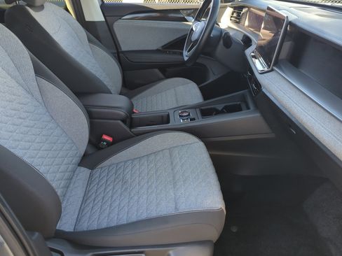 Certified 2025 Volkswagen Tiguan S image 18