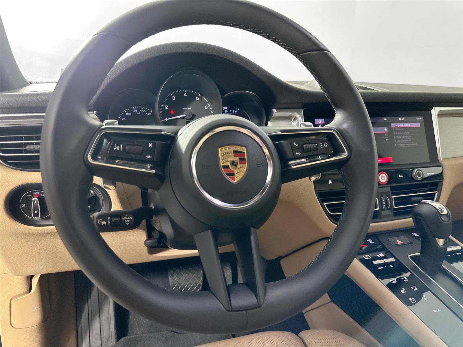 Certified 2024 Porsche Macan AWD/4WD image 20