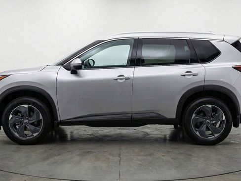 Used 2025 Nissan Rogue SV AWD/4WD image 5