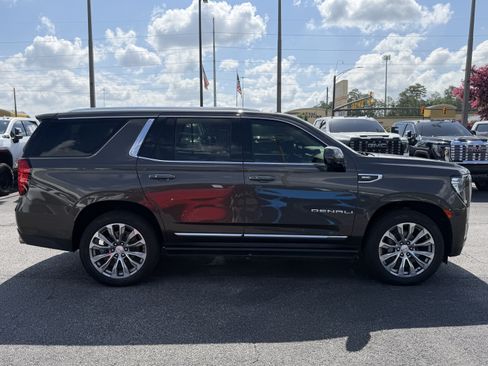 Used 2021 GMC Yukon Denali w/ Denali Ultimate Package AWD/4WD image 11