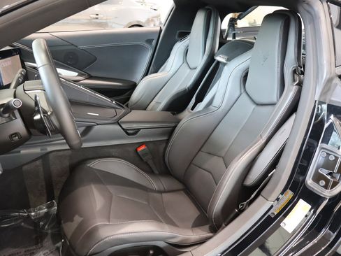 Used 2025 Chevrolet Corvette Z06 image 2