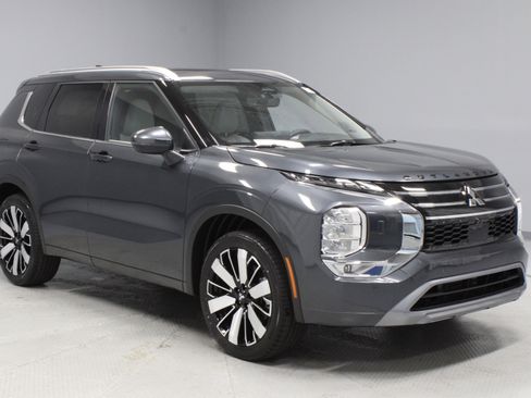 New 2025 Mitsubishi Outlander SEL image 2