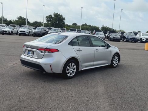 Used 2024 Toyota Corolla LE FWD image 8