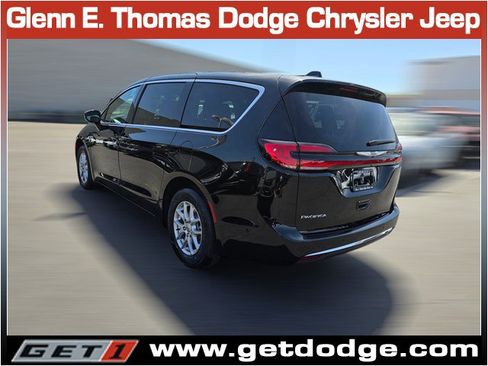 New 2025 Chrysler Pacifica Select image 6