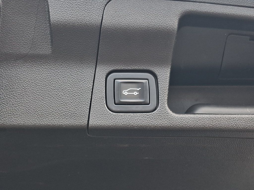 Used 2022 GMC Acadia SLE w/ Driver Convenience Package FWD image 31