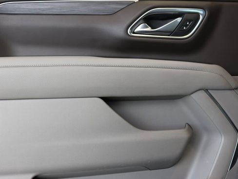 Used 2021 GMC Yukon XL SLT w/ SLT Premium Package image 13