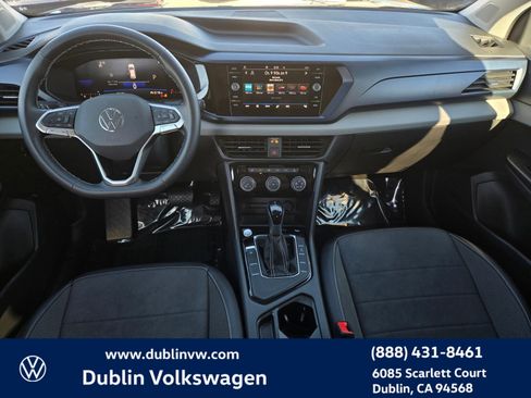 Certified 2023 Volkswagen Taos SE w/ Panoramic Sunroof Package image 12
