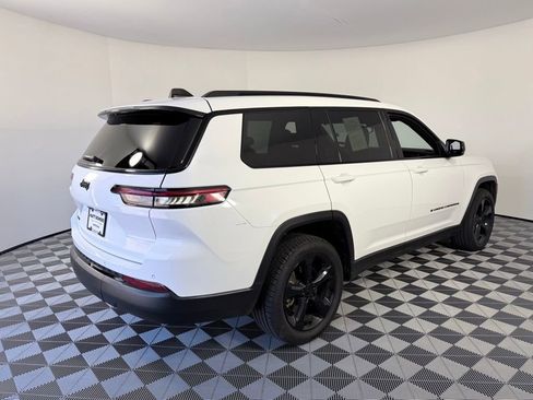 Used 2023 Jeep Grand Cherokee L Laredo image 6