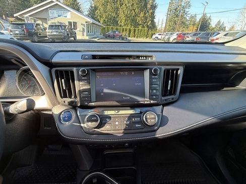 Used 2017 Toyota RAV4 Limited image 17