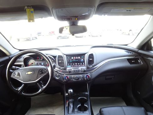 Used 2018 Chevrolet Impala LT w/ LT Entertainment Package FWD image 23