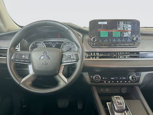 Used 2024 Mitsubishi Outlander SE image 18