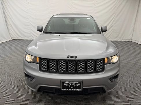 Used 2018 Jeep Grand Cherokee Altitude AWD/4WD image 3