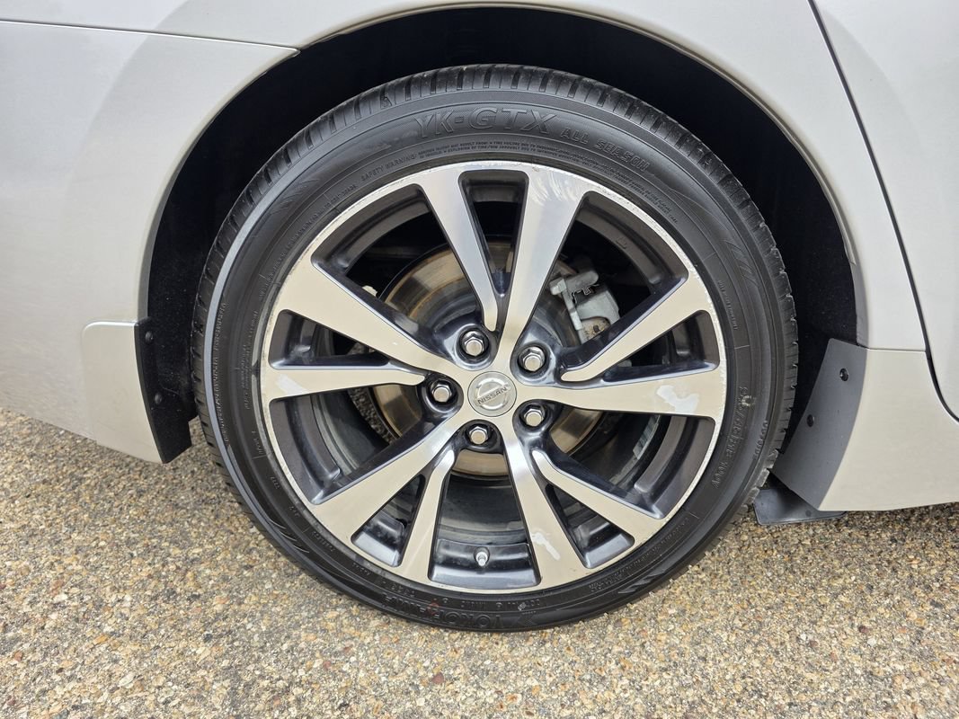 Used 2017 Nissan Maxima Platinum FWD image 40