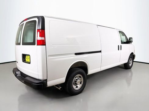 New 2026 Chevrolet Express 3500 Extended RWD image 5