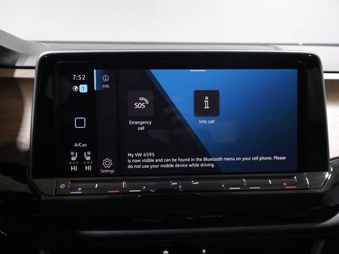 Used 2024 Volkswagen Atlas SE image 23