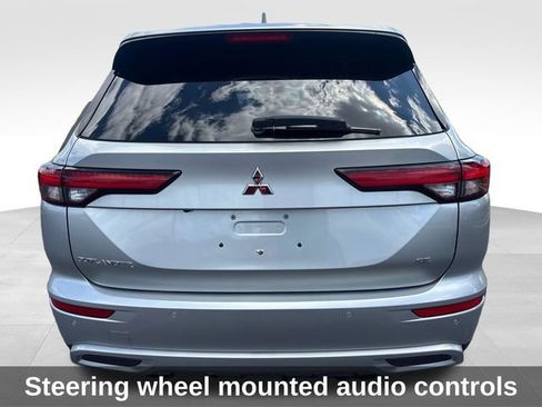 Used 2024 Mitsubishi Outlander SE Black Edition FWD image 4