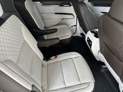 Certified 2024 GMC Acadia Denali w/ Super Cruise Package image 44