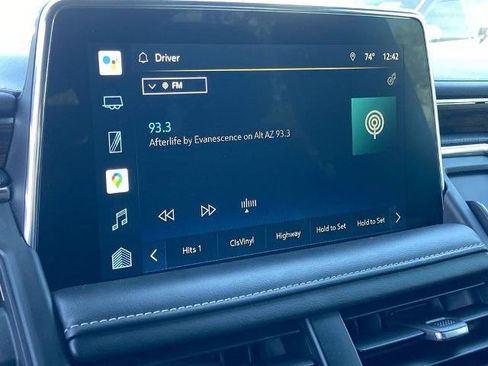 Used 2022 Chevrolet Suburban Premier w/ Premium Package image 9