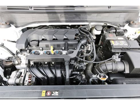 Certified 2025 Hyundai Venue SEL FWD image 34