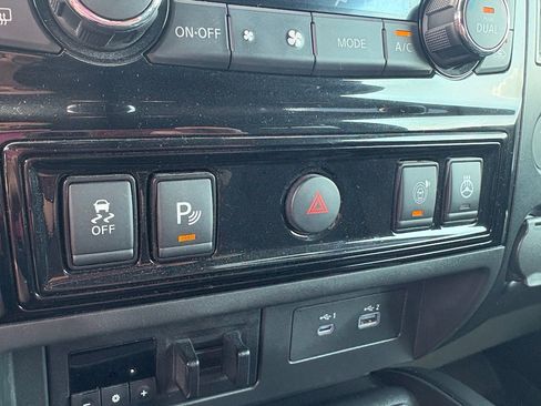 Used 2023 Nissan Titan PRO-4X w/ Pro-4x Convenience Package image 24