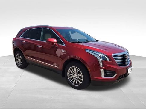 Used 2017 Cadillac XT5 Luxury w/ Driver Awareness Package AWD/4WD image 2