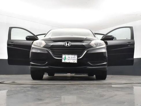 Used 2017 Honda HR-V LX image 11