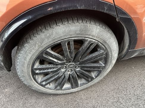 Used 2020 Land Rover Discovery HSE image 10