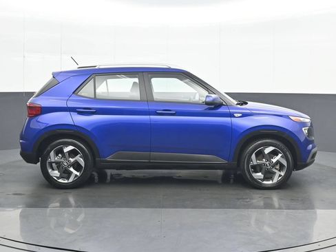 Used 2025 Hyundai Venue SEL FWD image 7