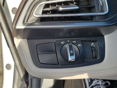 Used 2014 BMW i8 AWD/4WD image 25