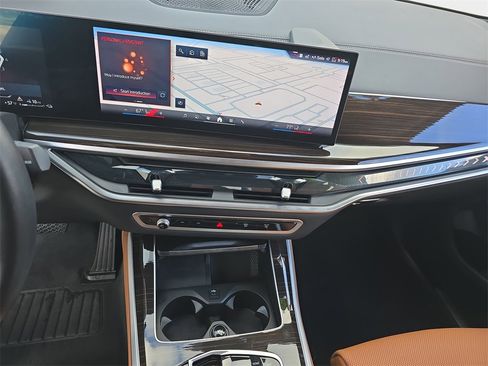 Used 2025 BMW X5 xDrive50e image 23