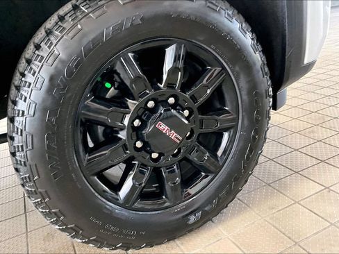 Used 2025 GMC Sierra 2500 AT4 w/ AT4 Premium Plus Package AWD/4WD image 33