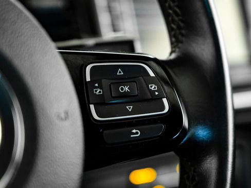 Used 2013 Volkswagen Beetle 2.0T image 12